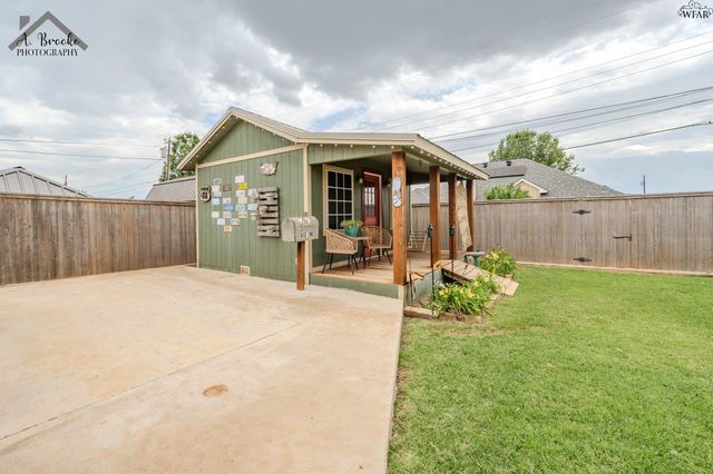 1220 NEWMAN AVENUE, Iowa Park, TX 76367
