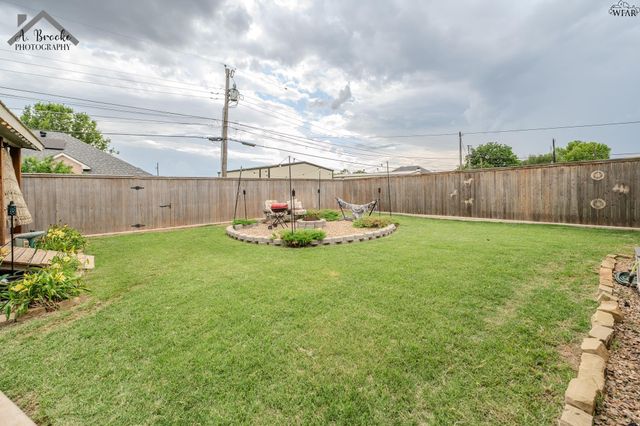 1220 NEWMAN AVENUE, Iowa Park, TX 76367