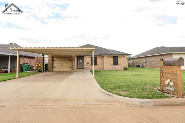 1220 NEWMAN AVENUE, Iowa Park, TX 76367