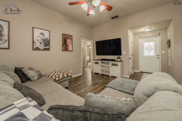 1220 NEWMAN AVENUE, Iowa Park, TX 76367