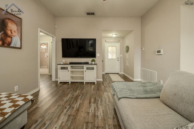 1220 NEWMAN AVENUE, Iowa Park, TX 76367