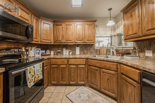 1220 NEWMAN AVENUE, Iowa Park, TX 76367