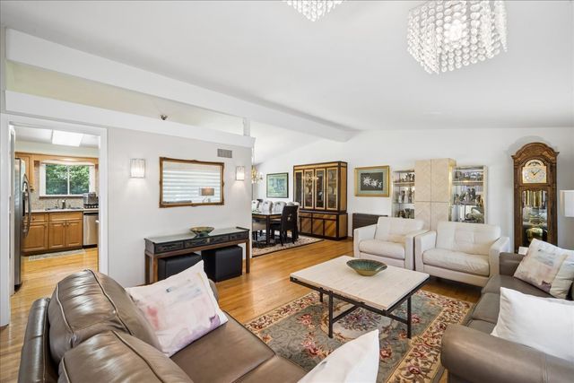 323 Vine Street, Wilmette, IL 60091