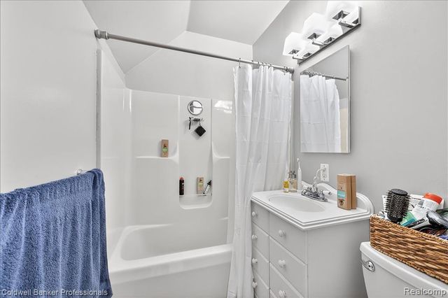 205 S Lake Pleasant Road, Attica, MI 48412