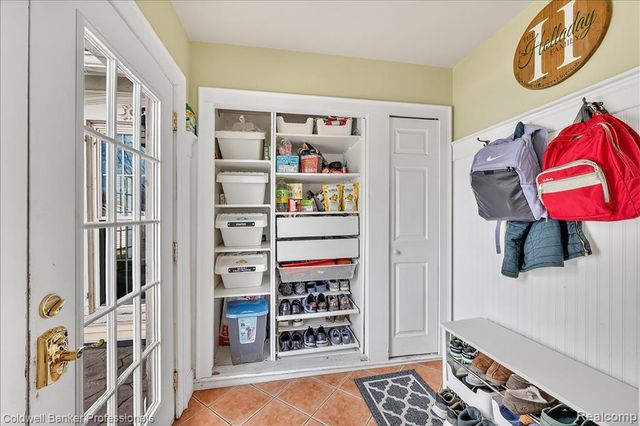 205 S Lake Pleasant Road, Attica, MI 48412