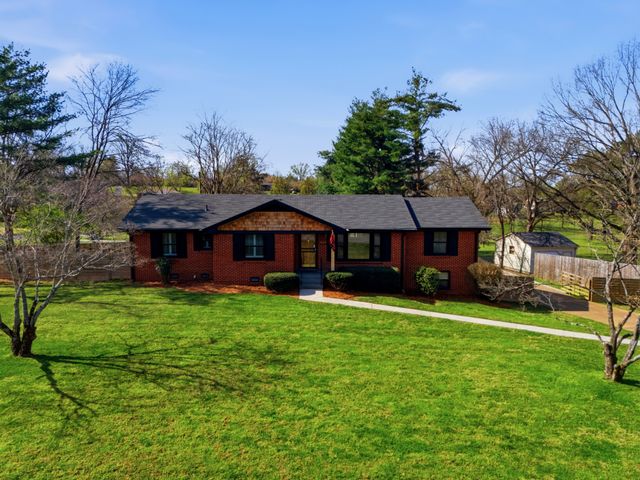 2820 Donna Hill Dr, Nashville, TN 37214