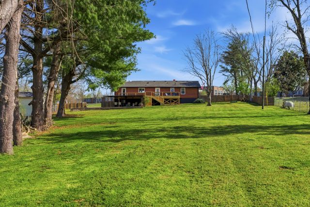 2820 Donna Hill Dr, Nashville, TN 37214