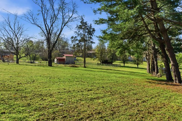 2820 Donna Hill Dr, Nashville, TN 37214