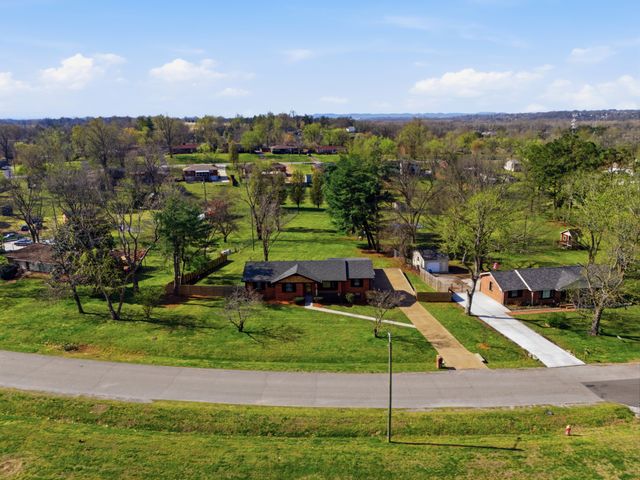 2820 Donna Hill Dr, Nashville, TN 37214