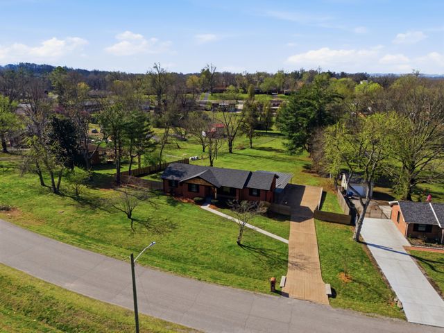 2820 Donna Hill Dr, Nashville, TN 37214