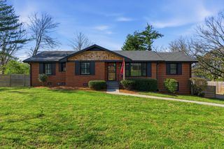 2820 Donna Hill Dr, Nashville, TN 37214
