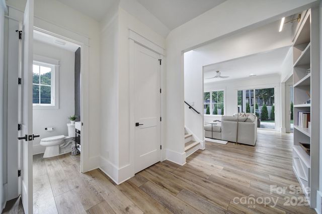 911 Laurel Creek Lane, Charlotte, NC 28211