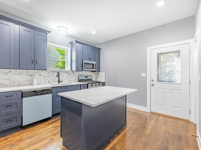 8430 S Manistee Avenue, Chicago, IL 60617