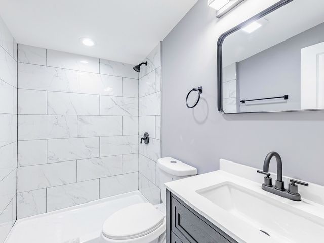 8430 S Manistee Avenue, Chicago, IL 60617