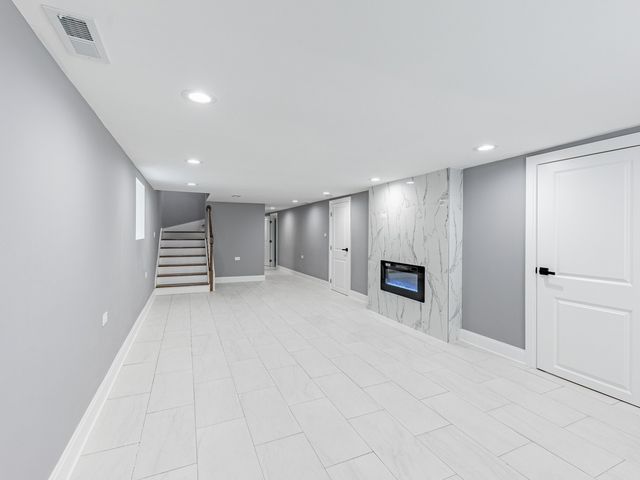 8430 S Manistee Avenue, Chicago, IL 60617