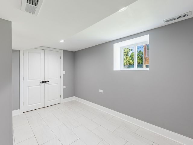 8430 S Manistee Avenue, Chicago, IL 60617