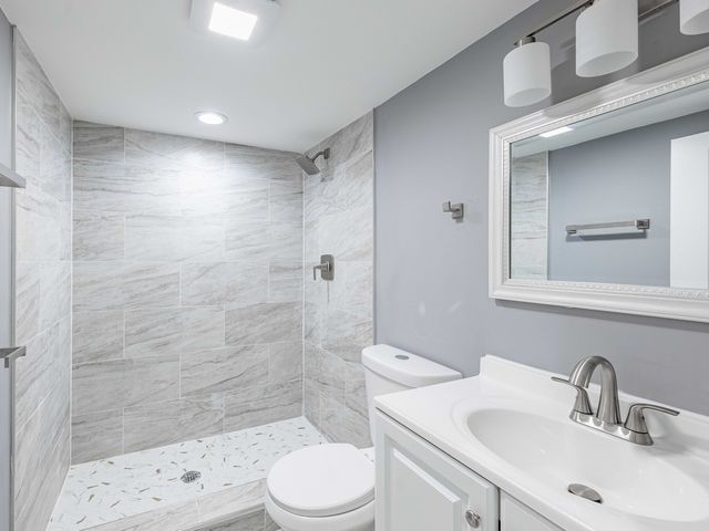 8430 S Manistee Avenue, Chicago, IL 60617