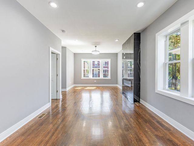 8430 S Manistee Avenue, Chicago, IL 60617