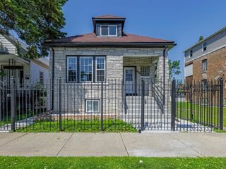 8430 S Manistee Avenue, Chicago, IL 60617