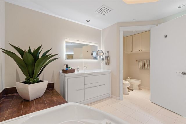 1228 Hillsboro Mile 202, Hillsboro Beach, FL 33062