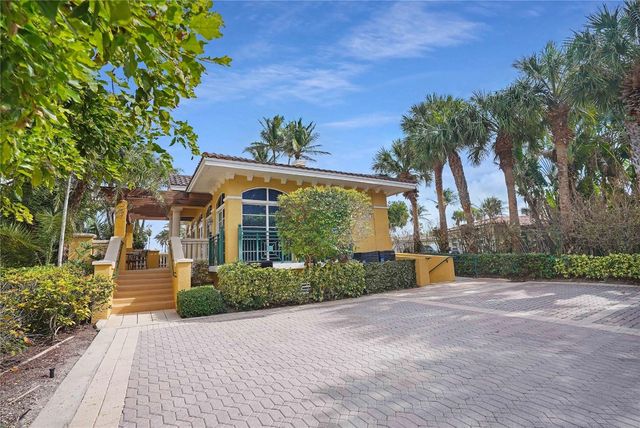 1228 Hillsboro Mile 202, Hillsboro Beach, FL 33062