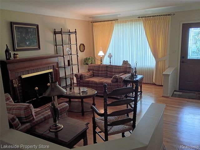 32621 Whitley Circle, Warren, MI 48088