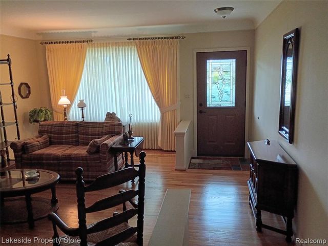 32621 Whitley Circle, Warren, MI 48088