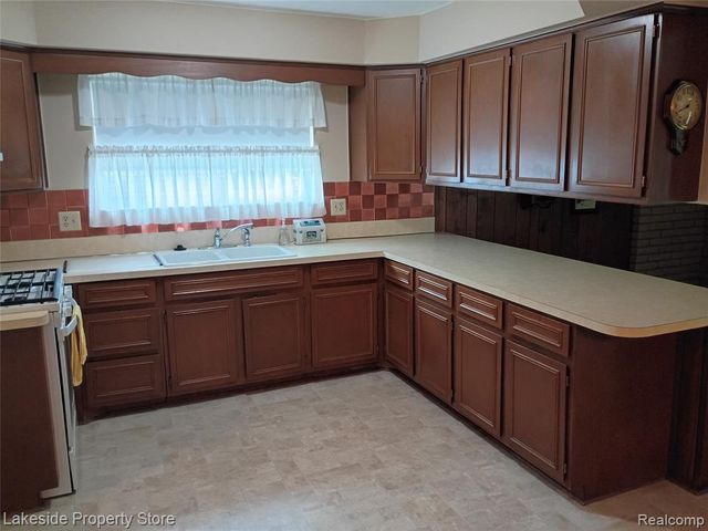 32621 Whitley Circle, Warren, MI 48088