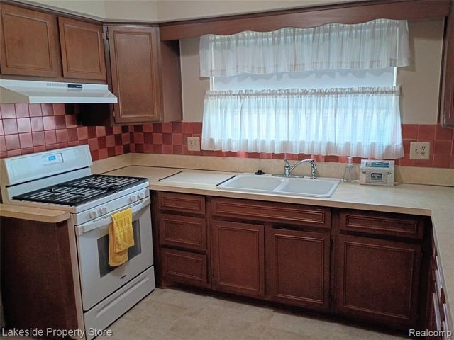32621 Whitley Circle, Warren, MI 48088