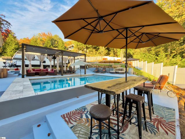 208 Mountain Edge Court, Greenville, SC 29609