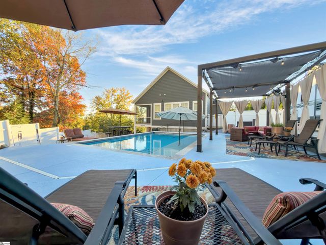 208 Mountain Edge Court, Greenville, SC 29609