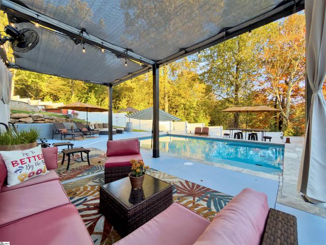 208 Mountain Edge Court, Greenville, SC 29609