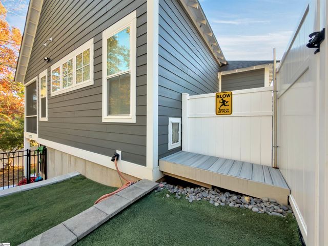 208 Mountain Edge Court, Greenville, SC 29609