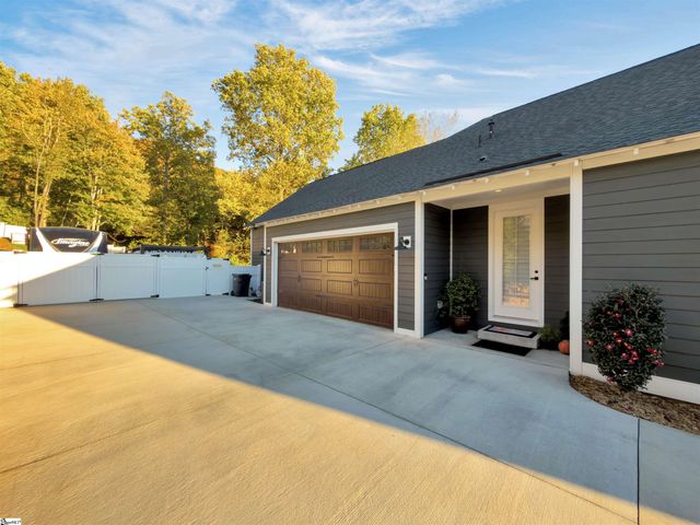 208 Mountain Edge Court, Greenville, SC 29609