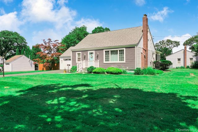 49 Regent Street, Patchogue, NY 11772