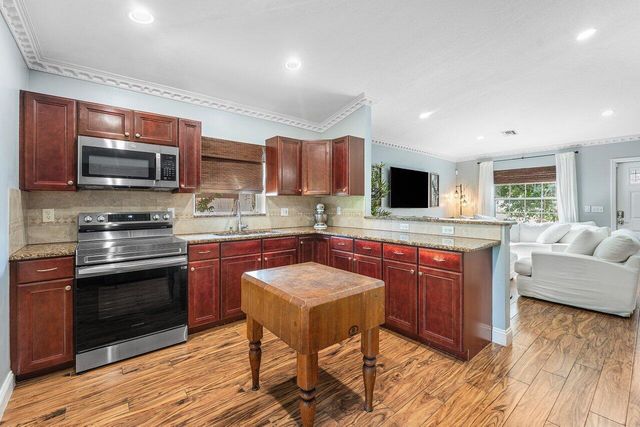 5418 Club Circle, Haverhill, FL 33415