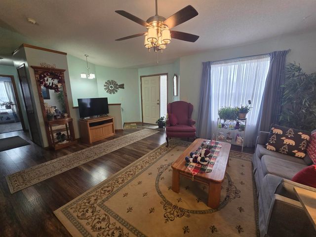 2116 Kingsley St, Newton, KS 67114