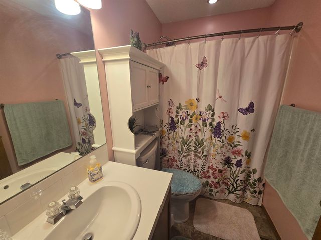 2116 Kingsley St, Newton, KS 67114