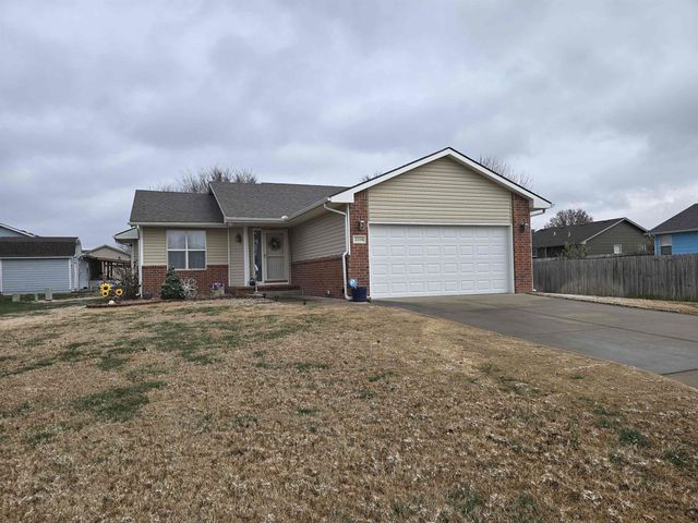 2116 Kingsley St, Newton, KS 67114