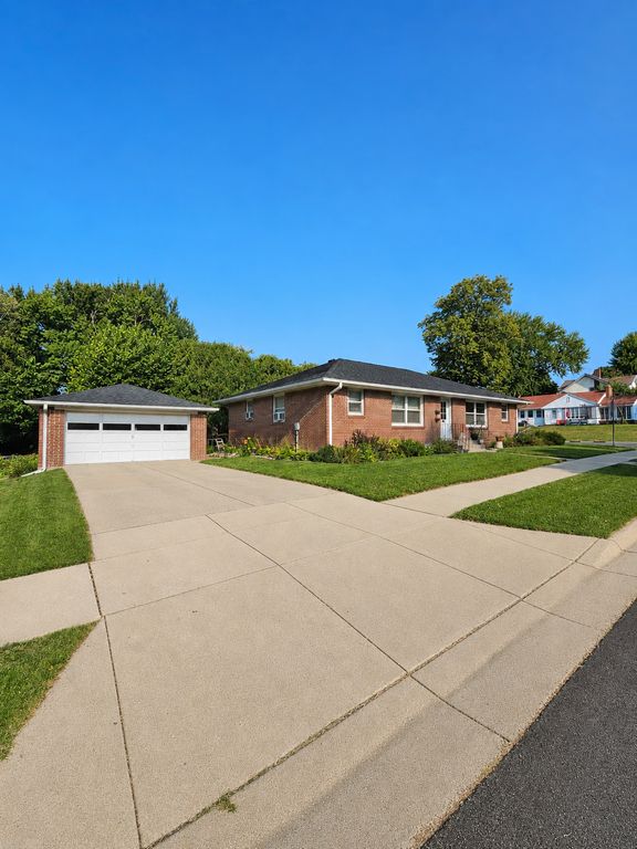 214 1st Avenue NW, New Prague, MN 56071 — exterior