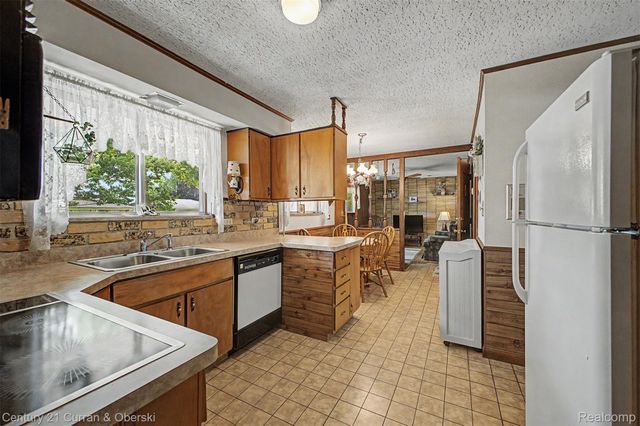 27110 Clairview Drive, Dearborn Heights, MI 48127