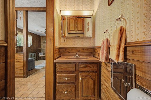 27110 Clairview Drive, Dearborn Heights, MI 48127