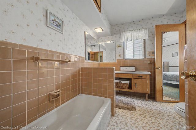 27110 Clairview Drive, Dearborn Heights, MI 48127