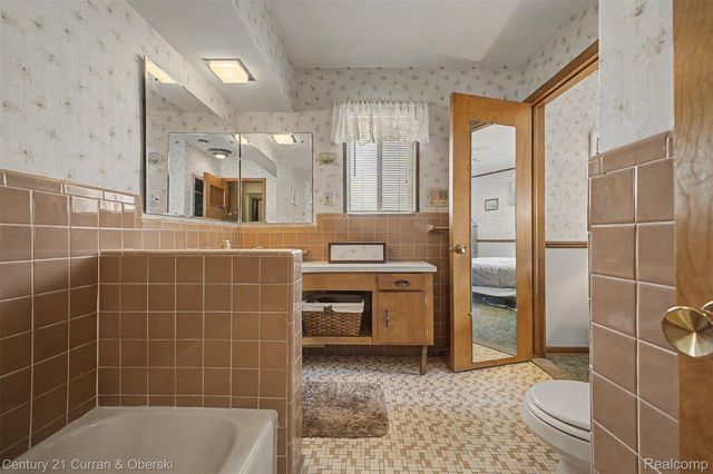 27110 Clairview Drive, Dearborn Heights, MI 48127