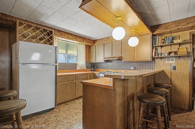 27110 Clairview Drive, Dearborn Heights, MI 48127