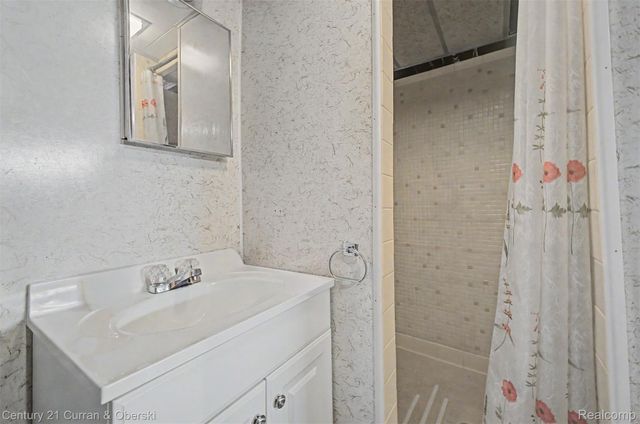 27110 Clairview Drive, Dearborn Heights, MI 48127