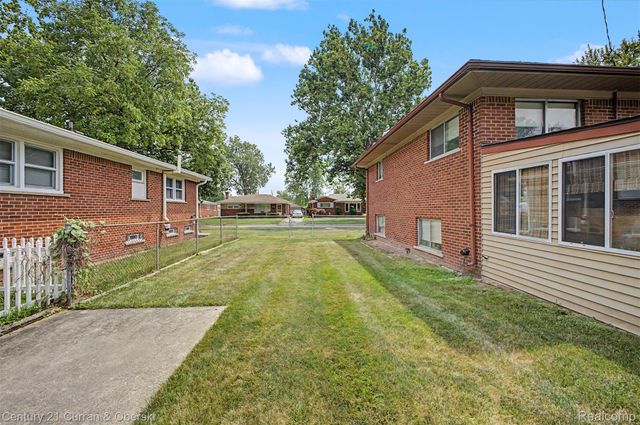 27110 Clairview Drive, Dearborn Heights, MI 48127