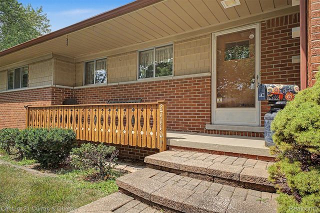 27110 Clairview Drive, Dearborn Heights, MI 48127