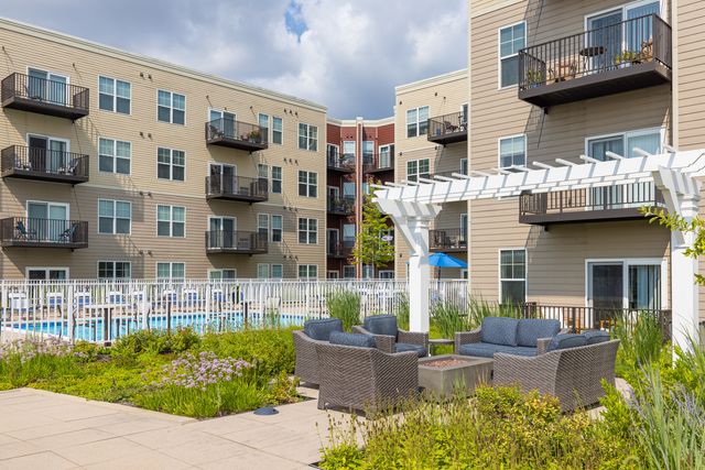 255 N Addison Avenue 338, Elmhurst, IL 60126