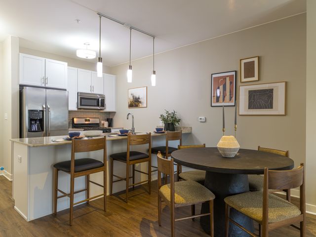 255 N Addison Avenue 338, Elmhurst, IL 60126